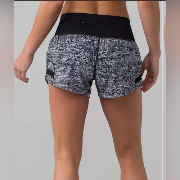 Lululemon Pace Perfect Shorts (3") Air Time White Black / Black - Picture 3 of 7